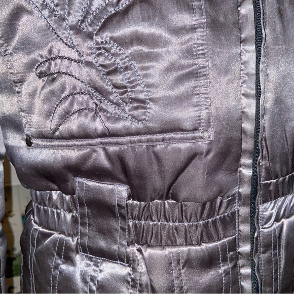 Brandon Thomas puffer jacket with removable sleeves is perfect for the you. - Picture 12 of 12